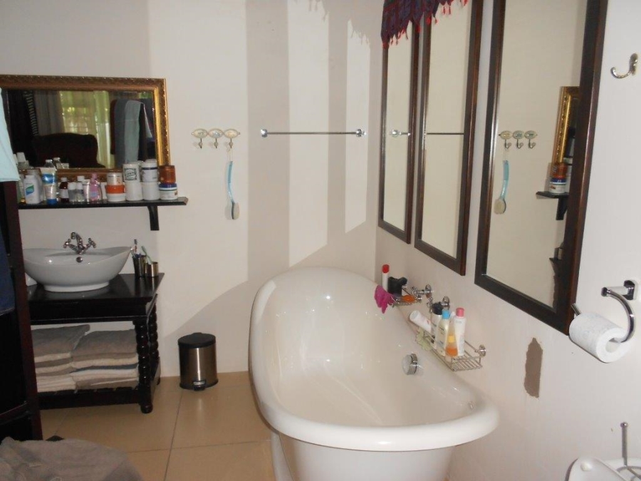 2 Bedroom Property for Sale in Bonza Bay Eastern Cape